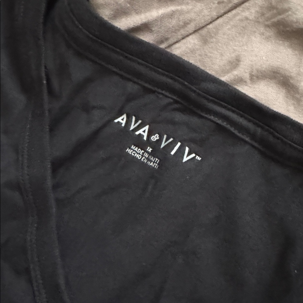 Lot of 2 Ava & Viv V-Neck Short Sleeve T-Shirt Size 1X Black and Lt Brown NWT - Picture 5 of 6